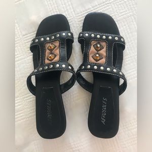 Aerosols sandals size 7.
